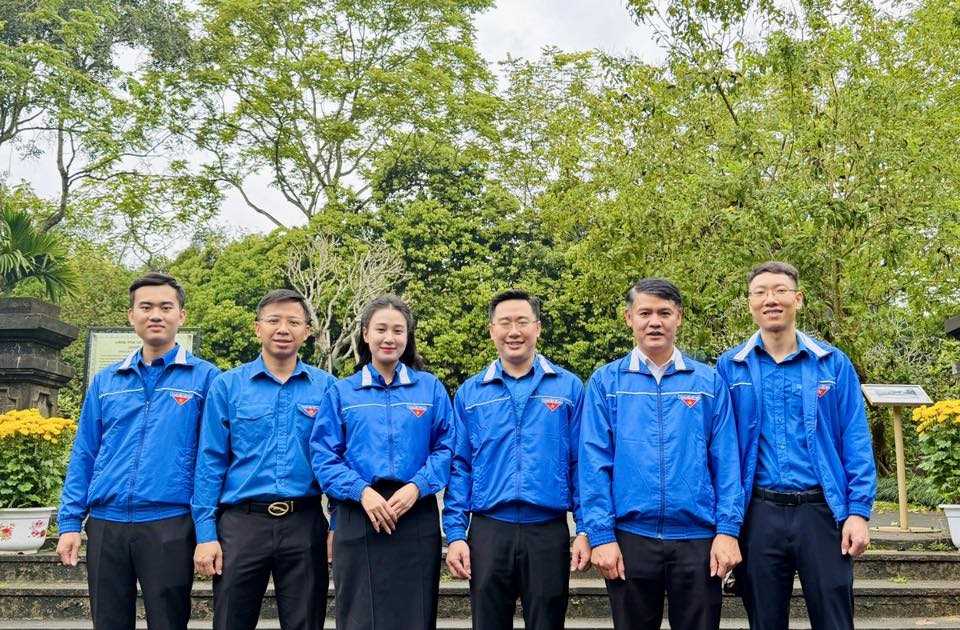 Khí thế đầu Xuân Bính Ngọ 2026: Tuổi trẻ Trường Đại học Hồng Đức tham gia chương trình về nguồn báo công tại Khu di tích Quốc gia đặc biệt Lam Kinh